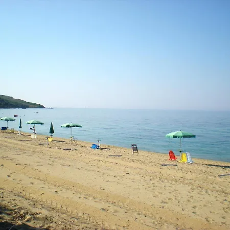 One Bedroom House At Praialonga 200 M Away From The With Enclosed Garden And Wifi