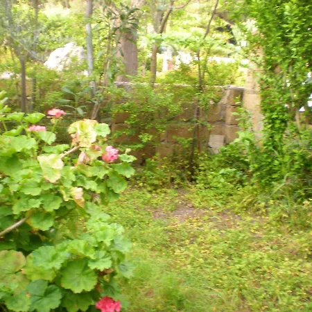 One Bedroom House At Praialonga 200 M Away From The With Enclosed Garden And Wifi *